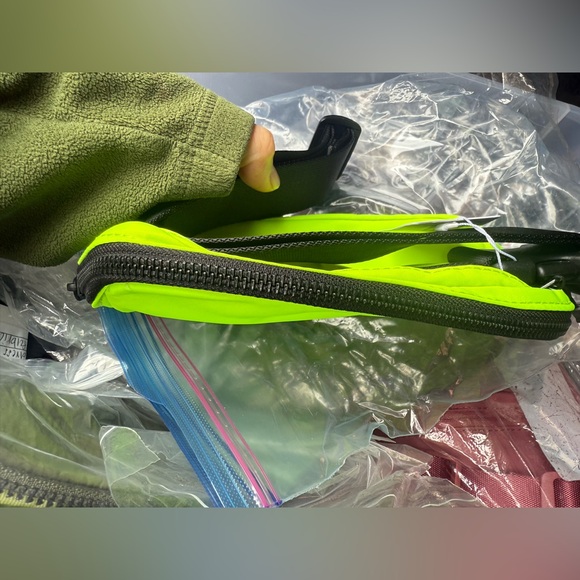 Lululemon Everywhere belt bag - Picture 4 of 7